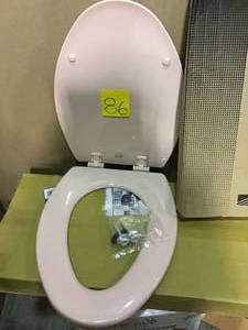 Lift-Off Elongated Closed Front Toilet Seat in Venetian Pink&nbsp&nbspin good condition&nbsp
