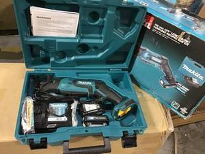 12-Volt MAX CXT Lithium-Ion Cordless Reciprocating Saw Kit by Makita&nbsp&nbspin good condition&nbsp