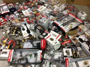 Pallet of Huge Lot of Door locks SEE PICTURES Custmer Returns&nbsp