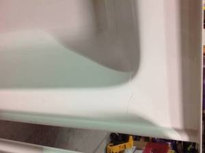Pallet of Lot of 2 bathtubs Customer Returns SEE PICTURES