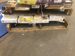 Pallet whit Assorted flooring