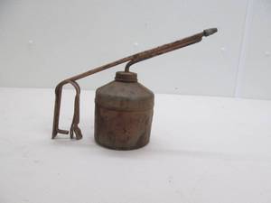 vintage oil can