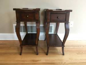 lot 6 image: Pair of Ethan Allen End Tables