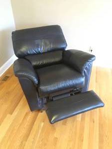 lot 13 image: Navy Blue Leather Electric Recliner
