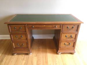 lot 16 image: Sligh Wooden Desk