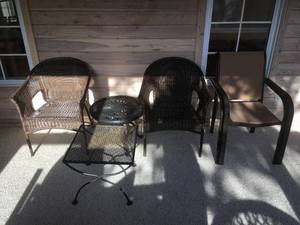 lot 22 image: Collection of Patio Furniture