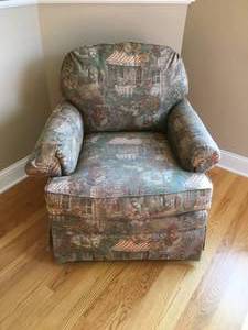 lot 23 image: Pearson Oxford Court Armchair