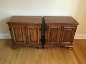 lot 26 image: Pair of Tell City Nightstands