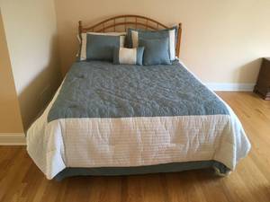 lot 27 image: Bed Set (Queen Size)