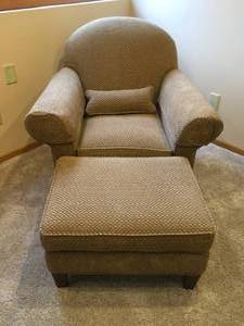 lot 35 image: Ethan Allen Upholstered Armchair with Ottoman