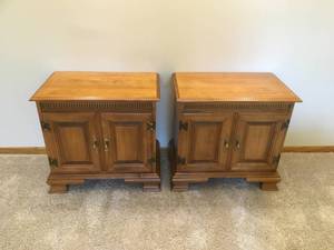lot 42 image: Pair of Tell City Nightstands
