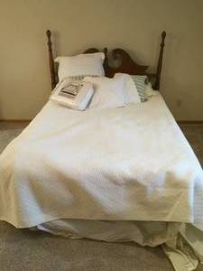 lot 44 image: Bed Set (Queen Size)