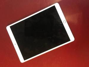 lot 61 image: Rose Gold iPad Pro