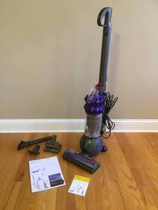 lot 69 image: Dyson Ball Compact Vacuum