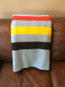 lot 102 image: Vintage Pendleton Wool Blanket