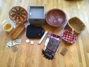 lot 130 image: Collection of Home Dcor