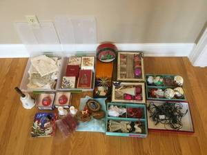 lot 131 image: Collection of Christmas Dcor