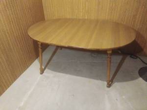 lot 106 image: Dining Room Table