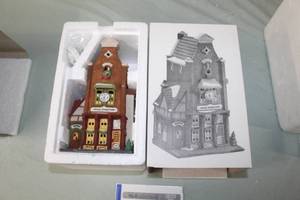 lot 73 image: Department 56 Music Emporium from The Heritage Village Collection Christmas In The City Series #5531-0