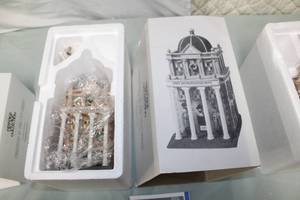 lot 76 image: Department 56 First Metropolitan Bank from The Heritage Village Collection Christmas In The City Series #5682-3