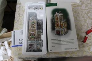 lot 89 image: Department 56 The University Club from The Heritage Village Collection Christmas In The City Series