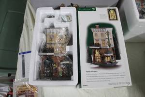 lot 82 image: Department 56 Foster Pharmacy from The Heritage Village Collection Christmas In The City Series #56.58916