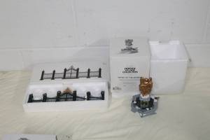 lot 93 image: Lot of (2) Department 56 Spirit Of The Season from The Heritage Village Collection, Village Wrought Iron Gate And Fence from The Heritage Village Collection Handpainted Metal Accessory #5514-0
