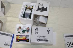 lot 96 image: Lot of (2) Department 56 Popcorn Vendor from The Heritage Village Collection #5958-7, City Subway Entrance from The Heritage Village Collection #5541-7