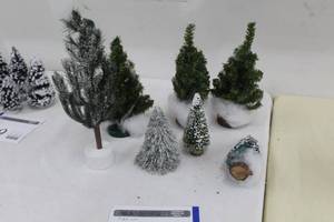 lot 108 image: Lot of (7) Christmas Tree Figurines