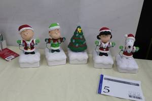 lot 5 image: Lot of (5) Peanuts Singing Christmas Table Dcor - Charlie Brown, Lucy, Linus, Snoopy, Bird in Tree