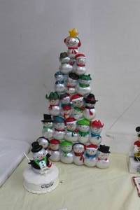 lot 7 image: 5-Piece Snowman Table Dcor