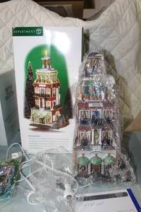 lot 12 image: Department 56 Paramount Hotel from The Heritage Village Collection Christmas In The City Series #56.58911