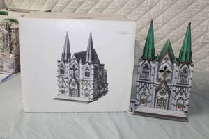 lot 14 image: Department 56 The Cathedral from The Heritage Village Collection Christmas In The City Series #5962-5