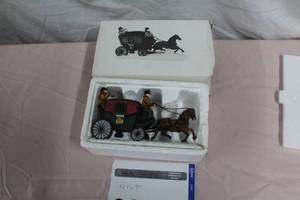 lot 22 image: Department 56 Dover Coach from The Heritage Village Collection #6590-0