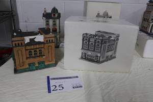 lot 25 image: Department 56 The Palace Theatre from The Heritage Village Collection Christmas In The City Series #5963-3