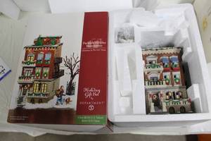 lot 43 image: Department 56 Parkside Holiday Brownstone from The Heritage Village Collection Christmas In The City Series