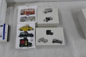 lot 61 image: Lot of (2) Department 56 Automobiles from The Heritage Village Collection #5964-1, Transport from The Heritage Village Collection