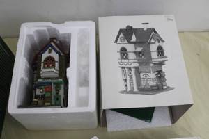 lot 55 image: Department 56 Corner Grocery from The Heritage Village Collection Christmas In The City Series #5970-6