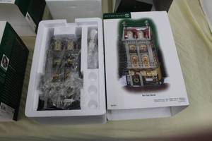 lot 54 image: Department 56 Harrison House from The Heritage Village Collection Christmas In The City Series