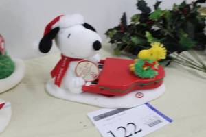 lot 122 image: Hallmark Peanuts Swingin With Snoopy Lighted Singing Dcor