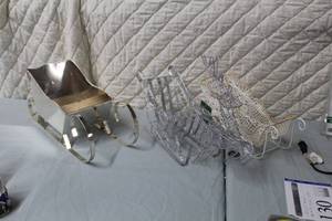 lot 130 image: Lot of (3) Sleigh Dcor