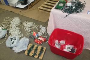 lot 135 image: Lot of (1 Tote) Christmas Tree Light Strings
