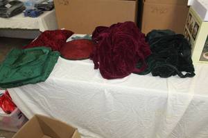 lot 143 image: Lot of (15) Christmas Chair Covers (x4 Red x2 Green), Christmas Table Cloths (x2 Green), Christmas Place Mats (x7)