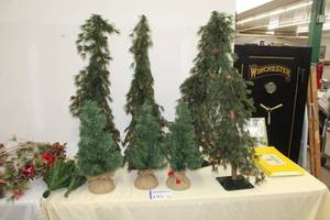 lot 185 image: Lot of (7) Christmas Tree Table Dcor 44 (x4), Christmas Tree Table Dcor 23 (x2), Extra Dcor
