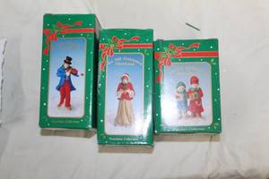 lot 205 image: Lot of (3) Russ Christmas Dcor An Old Fashioned Christmas Porcelain Collection - Man With Violin, Woman Caroler With Book, Boy & Girl Carolers