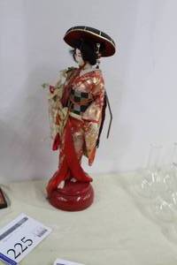 lot 225 image: Japanese Doll 19