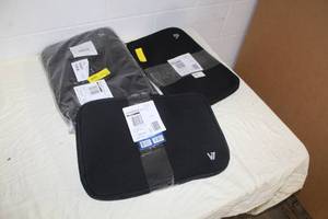 lot 239 image: Lot of (4) Vantage Computer Laptop Cases CN4721