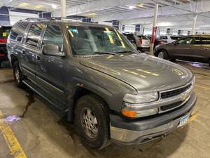 lot 11 image: 2001 Chevrolet Suburban LS 4x4