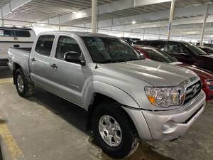 lot 12 image: 2006 Toyota Tacoma 4.0L 4x4