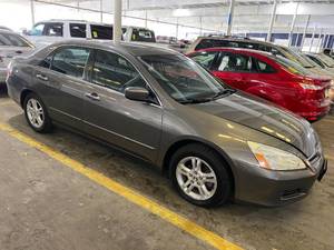 lot 16 image: 2006 Honda Accord EX